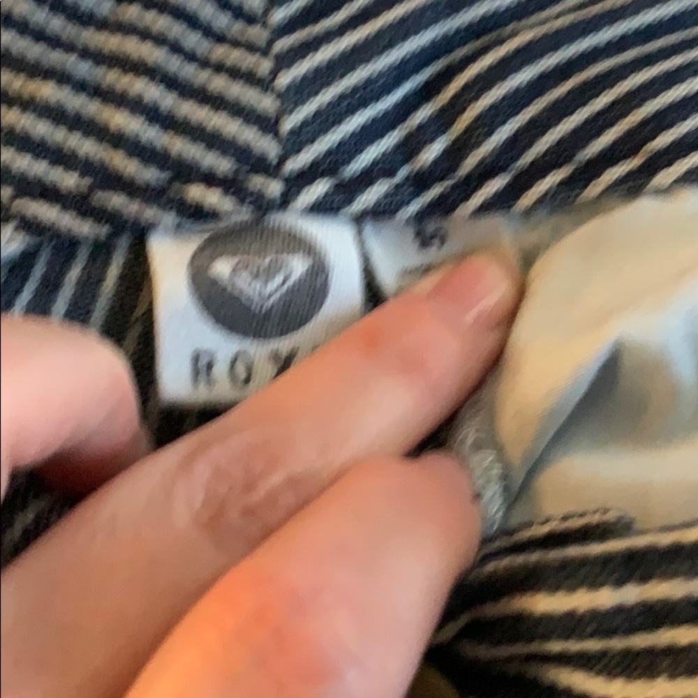 Size 29 Roxy shorts - Picture 3 of 3